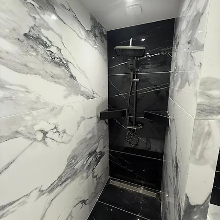 Melrose Loft With Master